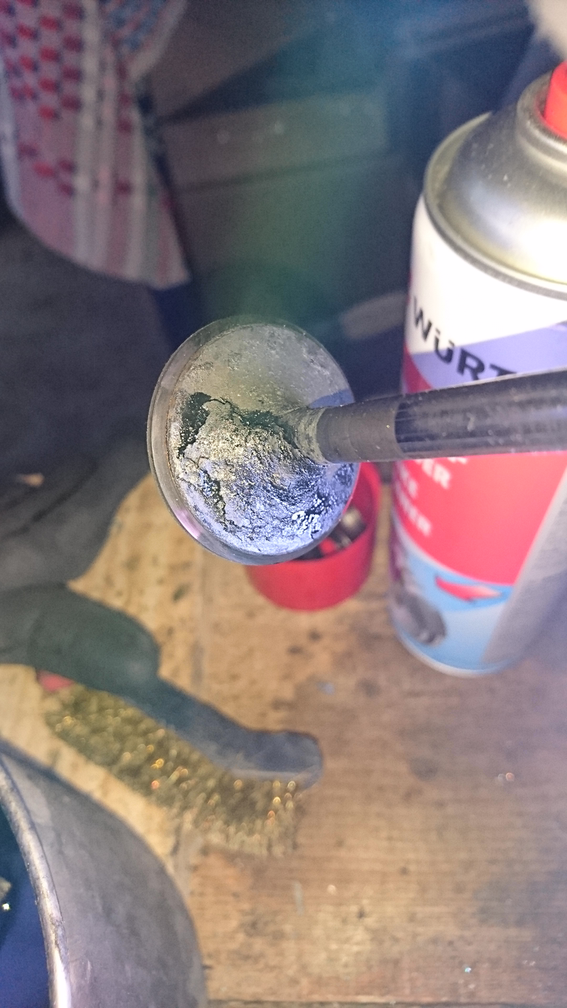 The exhaust valve had a lot of hard carbon deposit
